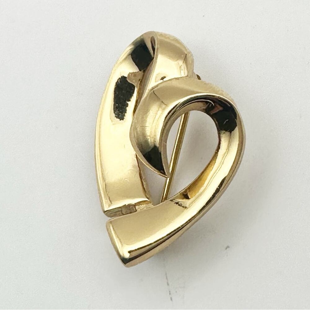 Vintage Monet gold tone HEART brooch Retro Pin Brooch Retro Jewelry